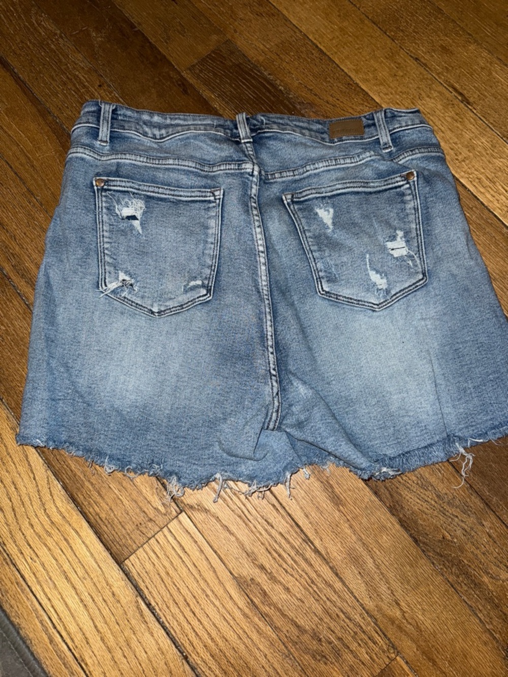 Judy Blue Shorts - Picture 2 of 2